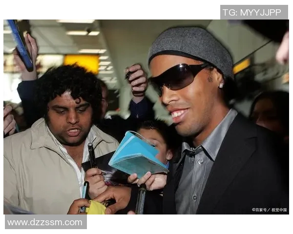 足球明星们的蜡像展览揭秘他们的传奇人生与球场风采