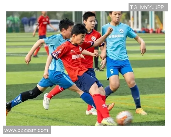 足球明星在绿茵场上挥洒汗水的瞬间定格精彩瞬间的魅力与激情